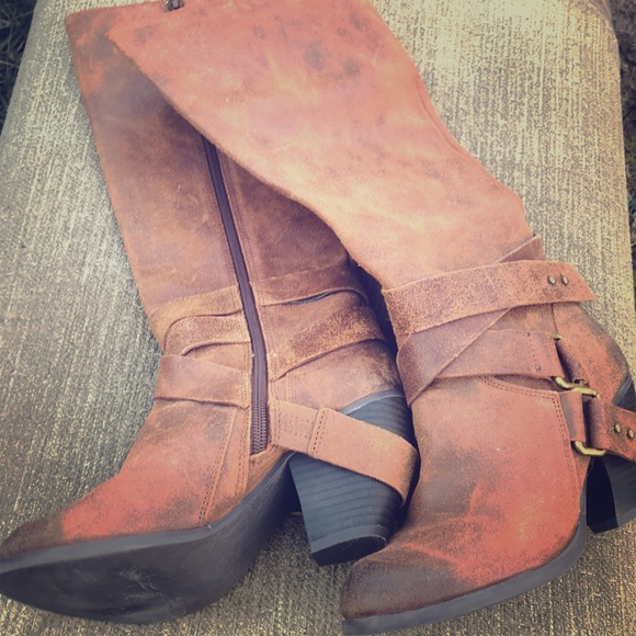 ⚡CLEAR OUT⚡ Fergie Legend distressed leather boots - Picture 4 of 8